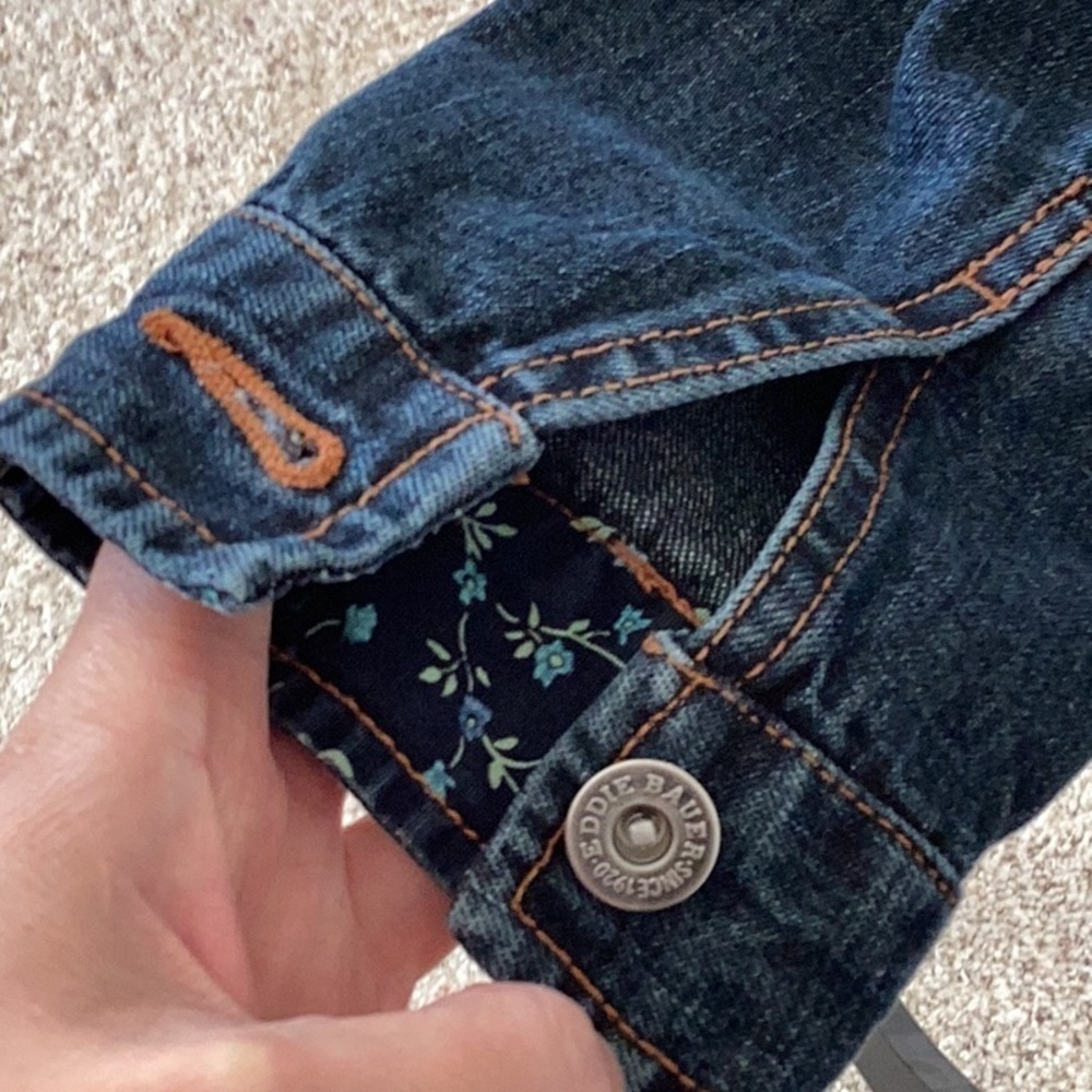 Eddie Bauer dark wash denim blue jean jacket. Women’s size small - Picture 16 of 16
